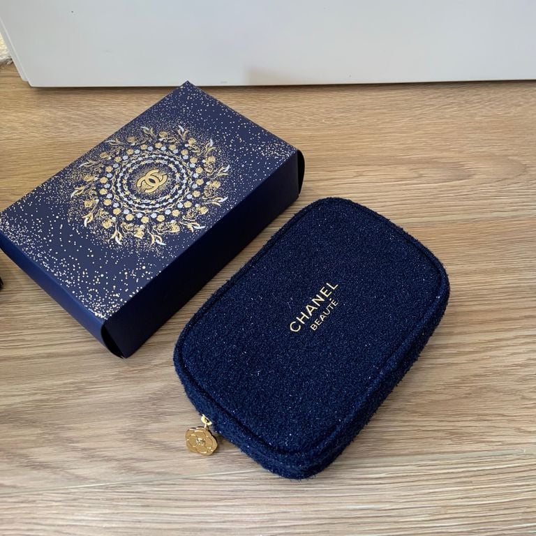 【24小時網站自助下單】🌸Chanel 🌠聖誕節限定化妝包 | 預訂約4-6星期 娉婷貿易公司 Exquisite Beauty Trading Company