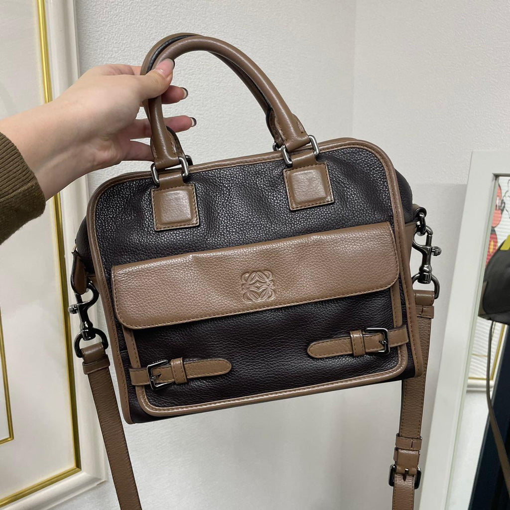 🌸日本中古品代購 Loewe巧克力色2ways郵差包 25x20 | 預訂約2-3星期（pm報價） 娉婷貿易公司 Exquisite Beauty Trading Company