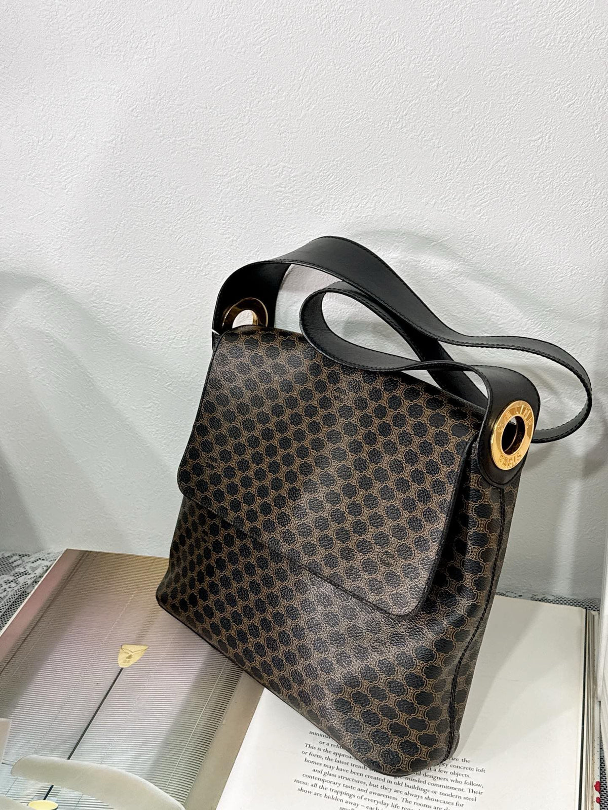 🌸日本中古品代購 Celine黑花金環翻蓋包 | 預訂約2-3星期 娉婷貿易公司 Exquisite Beauty Trading Company
