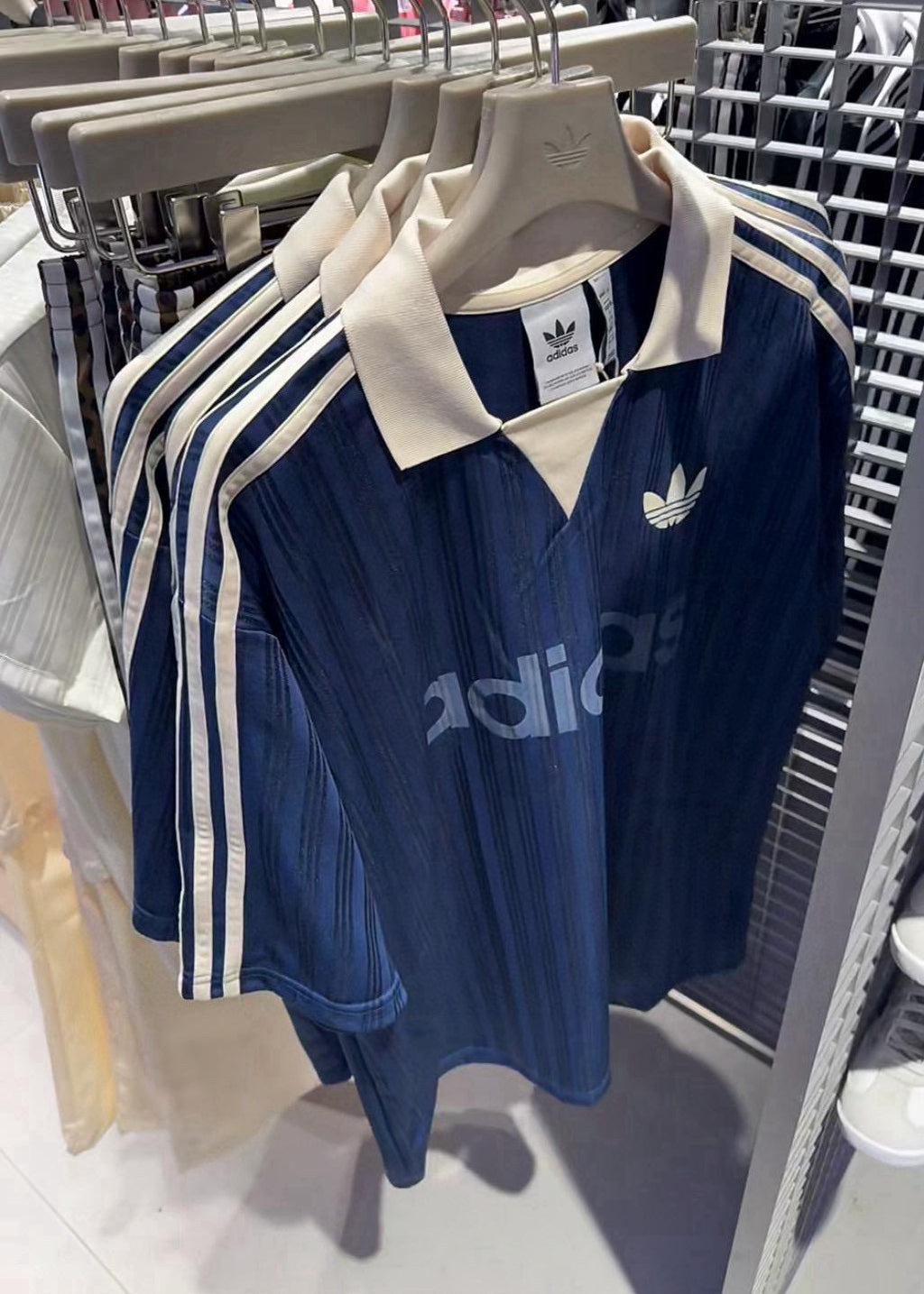 🌸Adidas🔆V領球衣 | 預訂約3-4星期 娉婷貿易公司 Exquisite Beauty Trading Company
