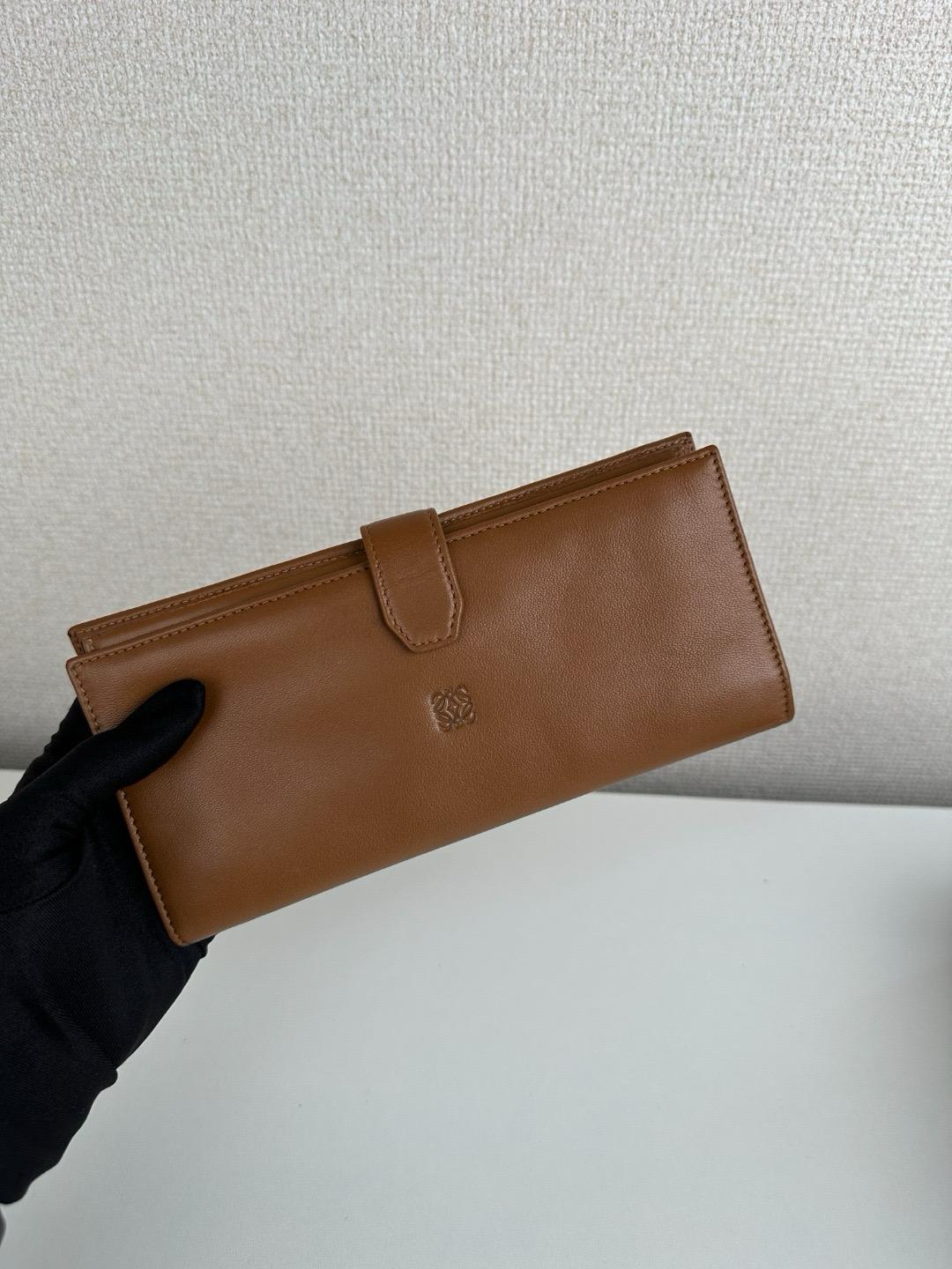 🌸日本中古品代購 LOEWE羅意威雙折長款錢包駝色棕色Anagram標志Nappa皮革 | 預訂約2-3星期 娉婷貿易公司 Exquisite Beauty Trading Company