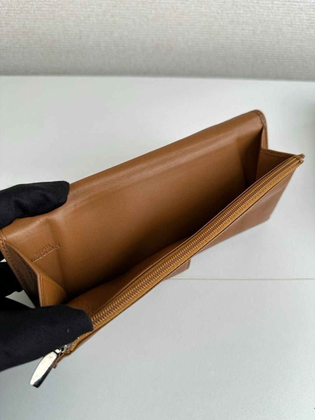 🌸日本中古品代購 LOEWE羅意威雙折長款錢包駝色棕色Anagram標志Nappa皮革 | 預訂約2-3星期 娉婷貿易公司 Exquisite Beauty Trading Company