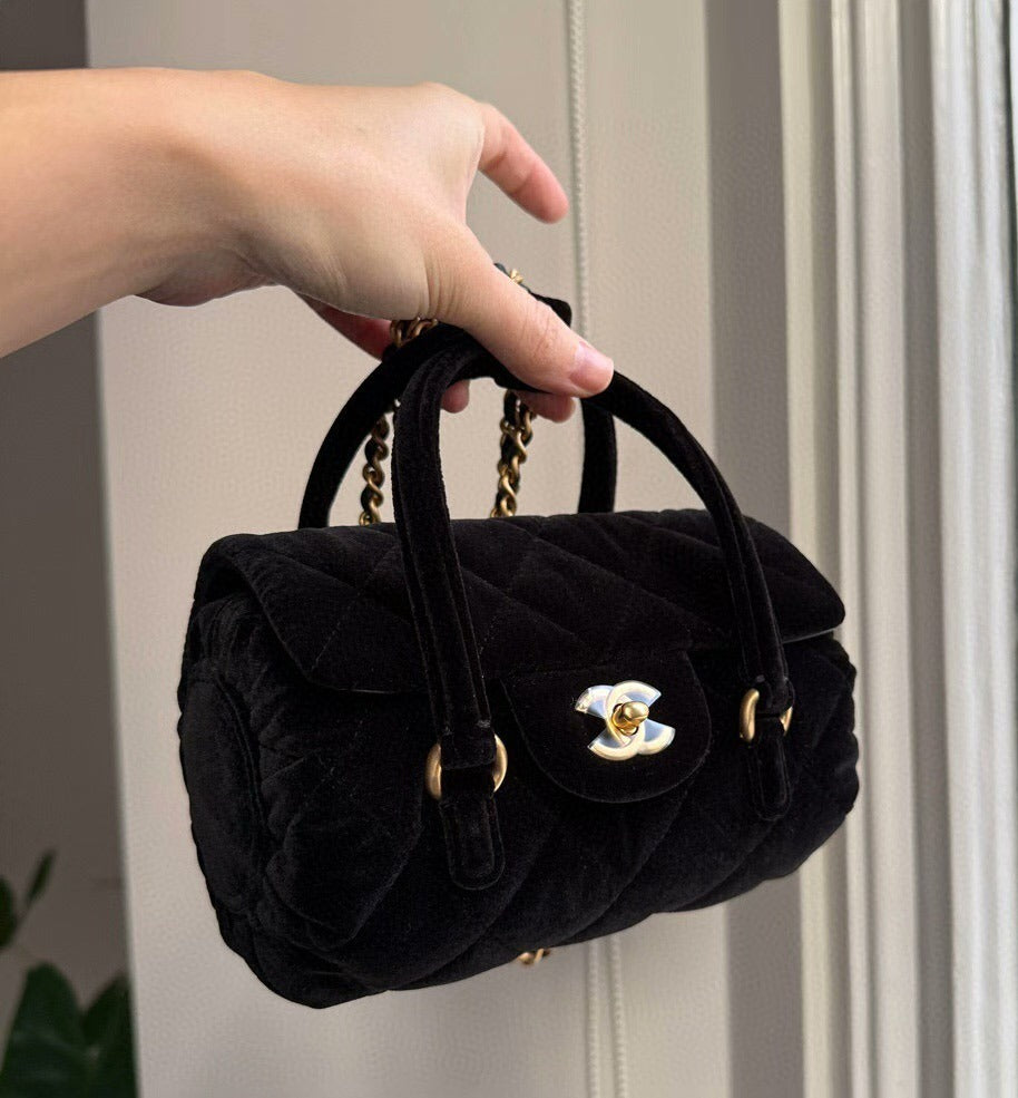 限量🌸CHANEL VIC年終超限定 黑金絲絨菱格圓筒保齡球包🌙💎 | 預訂約5-7星期 娉婷貿易公司 Exquisite Beauty Trading Company