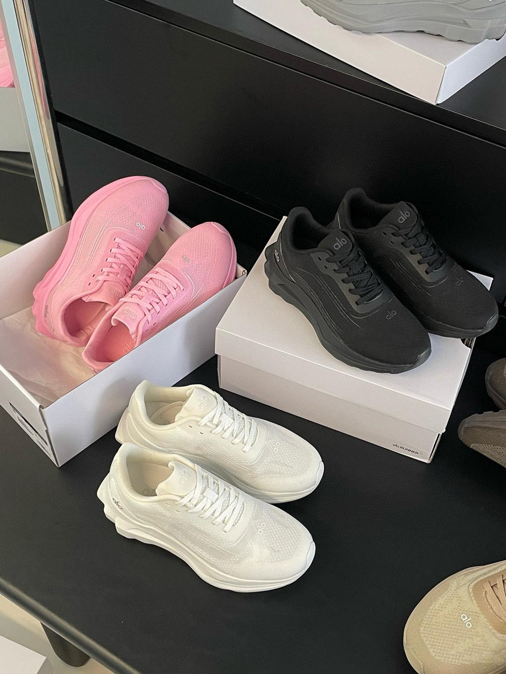 🌸Alo runner 跑步鞋👟 | 預訂約3-4星期(自行備註顏色及尺寸) 娉婷貿易公司 Exquisite Beauty Trading Company