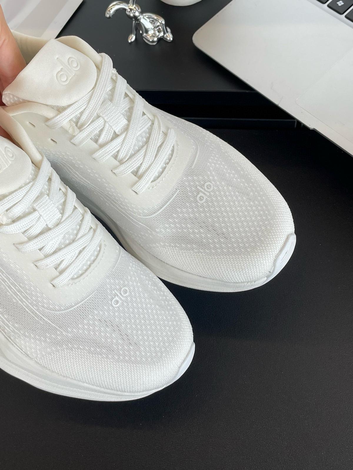 🌸Alo runner 跑步鞋👟 | 預訂約3-4星期(自行備註顏色及尺寸) 娉婷貿易公司 Exquisite Beauty Trading Company