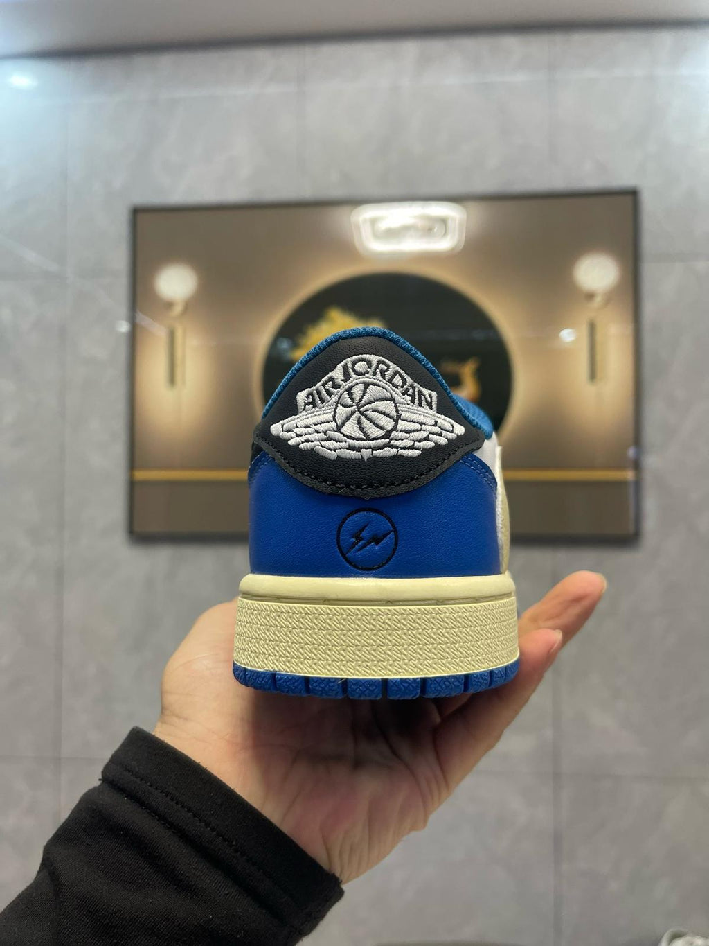 🌸AJ1倒勾Travis Scott x Air Jordan 1 ” Reverse Mocha “ AJ1喬1 TS 閃電 聯名倒鈎 低幫文化籃球鞋#黑+白+藍+淡黃 | 預訂約3-4星期(自行備註尺寸) 娉婷貿易公司 Exquisite Beauty Trading Company