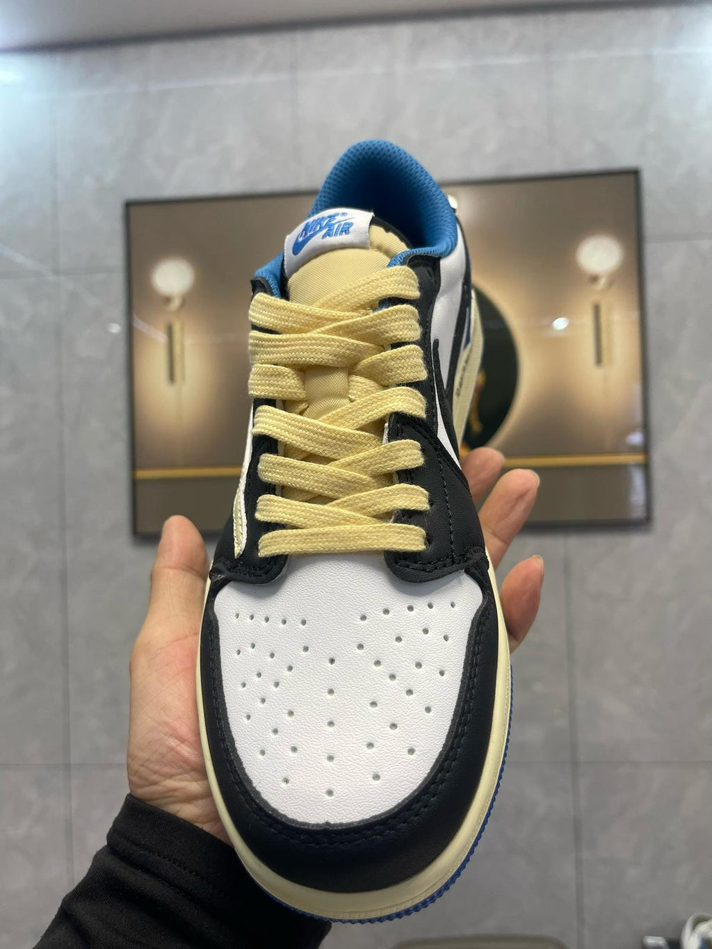 🌸AJ1倒勾Travis Scott x Air Jordan 1 ” Reverse Mocha “ AJ1喬1 TS 閃電 聯名倒鈎 低幫文化籃球鞋#黑+白+藍+淡黃 | 預訂約3-4星期(自行備註尺寸) 娉婷貿易公司 Exquisite Beauty Trading Company