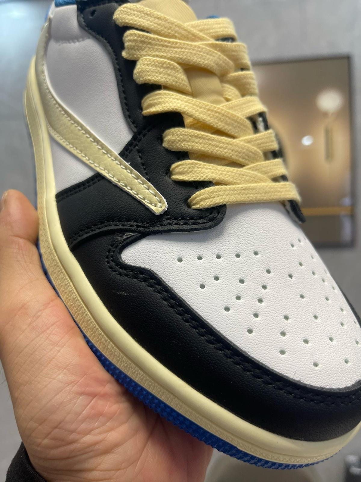 🌸AJ1倒勾Travis Scott x Air Jordan 1 ” Reverse Mocha “ AJ1喬1 TS 閃電 聯名倒鈎 低幫文化籃球鞋#黑+白+藍+淡黃 | 預訂約3-4星期(自行備註尺寸) 娉婷貿易公司 Exquisite Beauty Trading Company