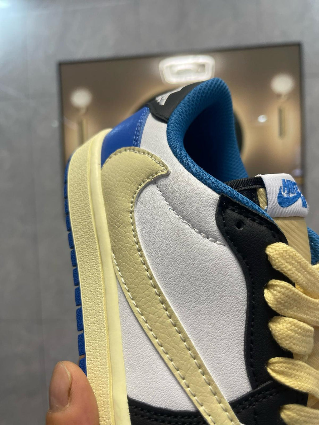 🌸AJ1倒勾Travis Scott x Air Jordan 1 ” Reverse Mocha “ AJ1喬1 TS 閃電 聯名倒鈎 低幫文化籃球鞋#黑+白+藍+淡黃 | 預訂約3-4星期(自行備註尺寸) 娉婷貿易公司 Exquisite Beauty Trading Company