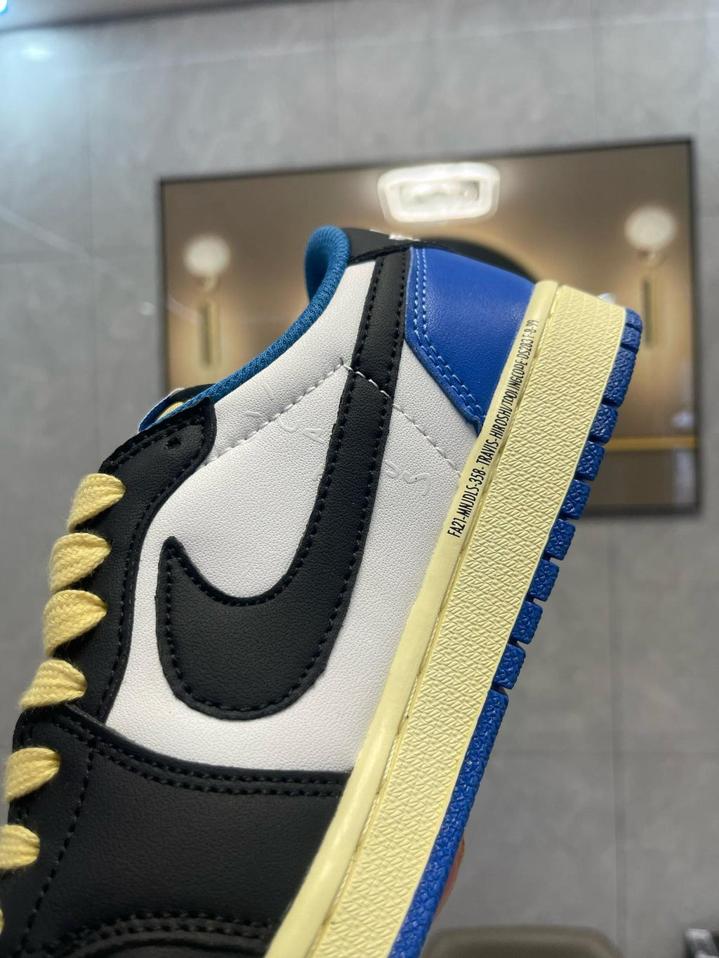 🌸AJ1倒勾Travis Scott x Air Jordan 1 ” Reverse Mocha “ AJ1喬1 TS 閃電 聯名倒鈎 低幫文化籃球鞋#黑+白+藍+淡黃 | 預訂約3-4星期(自行備註尺寸) 娉婷貿易公司 Exquisite Beauty Trading Company