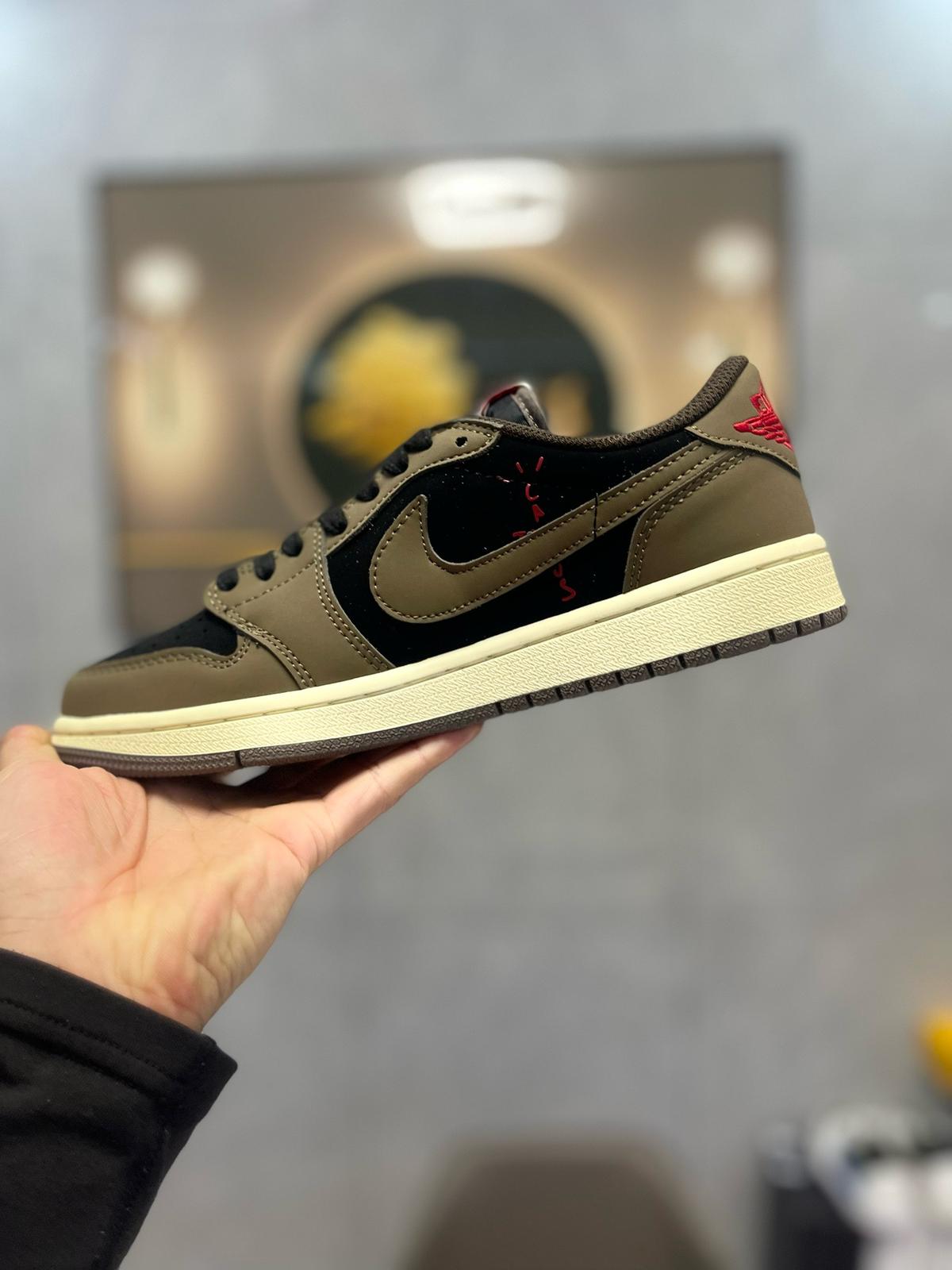 🌸AJ1倒勾Travis Scott x Air Jordan 1 ” Reverse Mocha “ AJ1喬1 TS 閃電 聯名倒鈎 低幫文化籃球鞋#黑+灰+白 | 預訂約3-4星期(自行備註尺寸) 娉婷貿易公司 Exquisite Beauty Trading Company