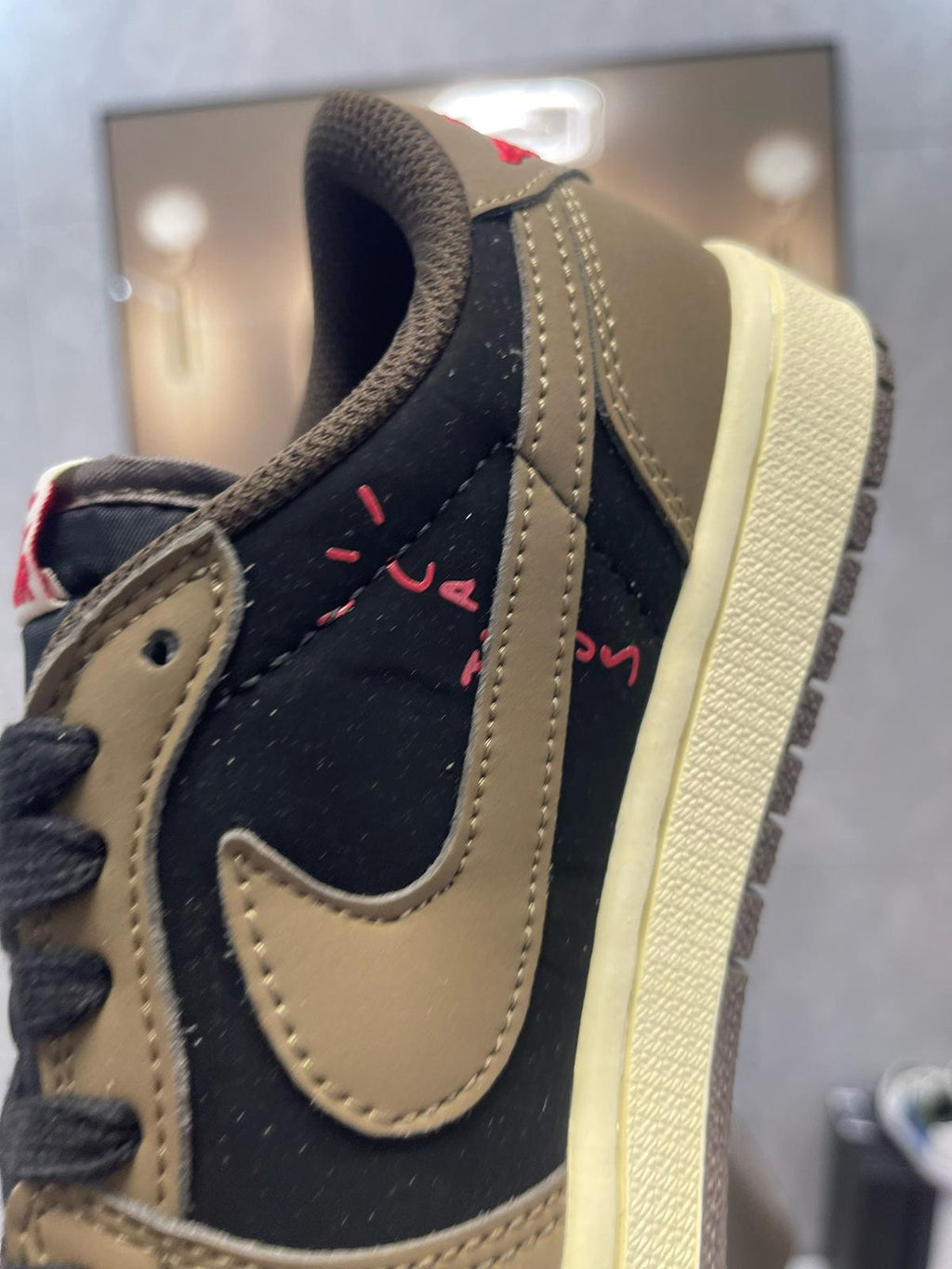 🌸AJ1倒勾Travis Scott x Air Jordan 1 ” Reverse Mocha “ AJ1喬1 TS 閃電 聯名倒鈎 低幫文化籃球鞋#黑+灰+白 | 預訂約3-4星期(自行備註尺寸) 娉婷貿易公司 Exquisite Beauty Trading Company