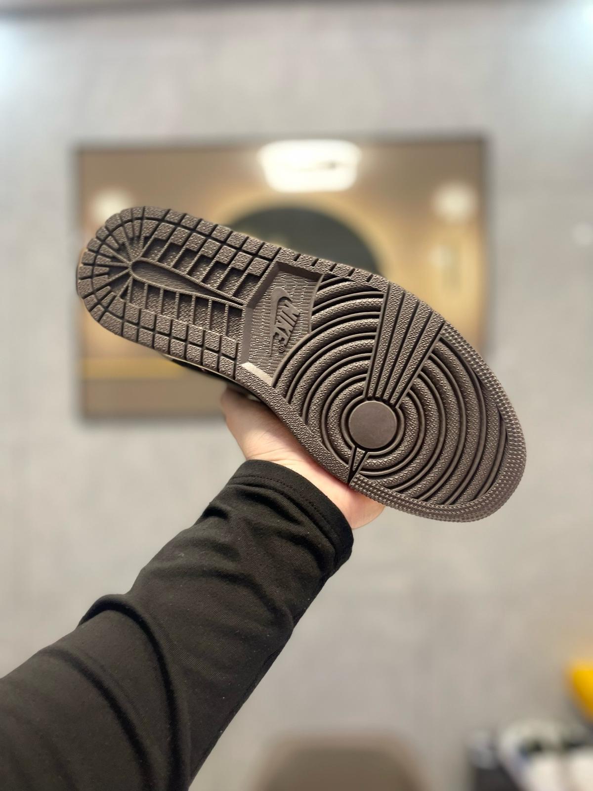 🌸AJ1倒勾Travis Scott x Air Jordan 1 ” Reverse Mocha “ AJ1喬1 TS 閃電 聯名倒鈎 低幫文化籃球鞋#黑+灰+白 | 預訂約3-4星期(自行備註尺寸) 娉婷貿易公司 Exquisite Beauty Trading Company