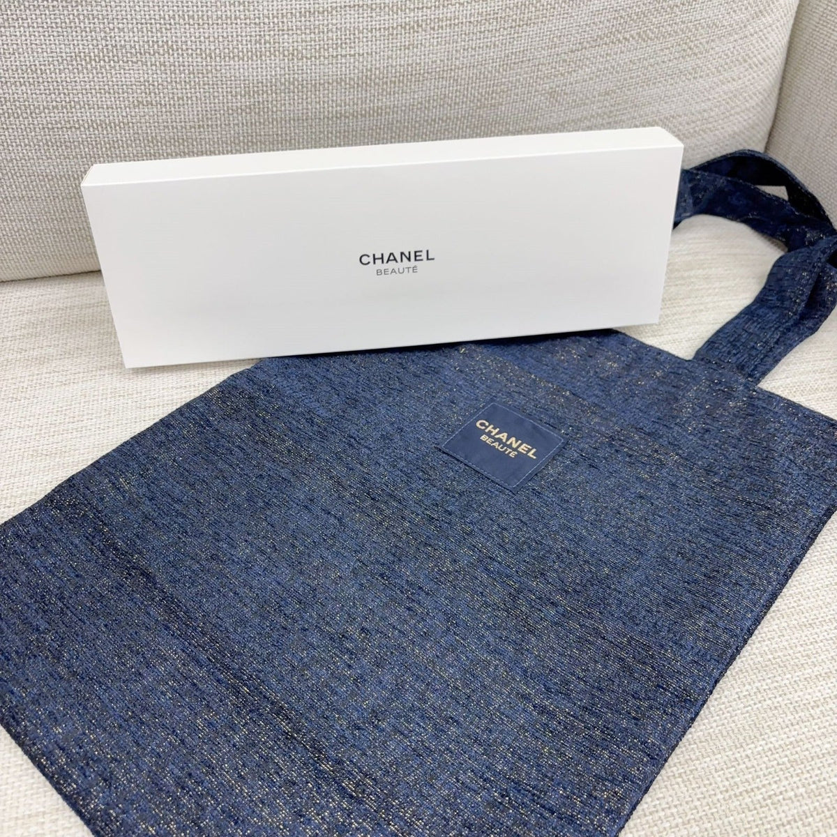 供應商現貨🌸數量只有5️⃣0️⃣盒🌟🌟Chanel beauty燙金Tote Bag | 預訂 逢星期一，三返倉執貨 其後約3-5個工作天寄出 娉婷貿易公司 Exquisite Beauty Trading Company