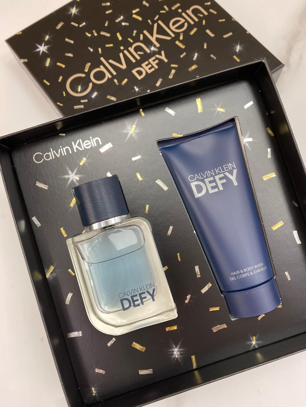 供應商現貨🌸免稅正品 Calvin Klein Defy Eau De Toilette CK肆意男淡香水 2件套(淡香水50ml+沐浴露100ml) | 預訂 逢星期一，三返倉執貨 其後約3-5個工作天寄出 娉婷貿易公司 Exquisite Beauty Trading Company