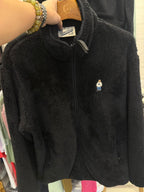 售完即止🌸🐻WHO.A.U 韓國專門店/免稅店🐻 2025年最新款 絨毛外套 折扣優惠‼️ ❤️So Cute❤️平靚正❤️女裝 | 預訂約3-4星期 娉婷貿易公司 Exquisite Beauty Trading Company