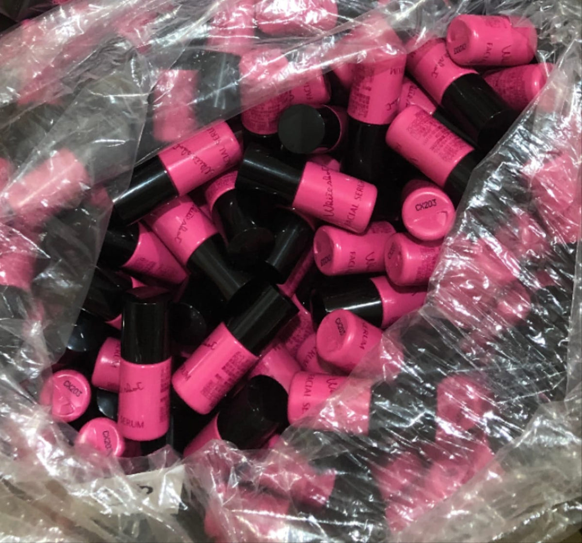 供應商現貨‼️最後40套‼️🌸❤️🔥Pola激減快閃日❤️🔥免稅正品 Pola🆕美白淡斑精華液新版4.2ml | 預訂 逢星期一，三返倉執貨 其後約3-5個工作天寄出 娉婷貿易公司 Exquisite Beauty Trading Company