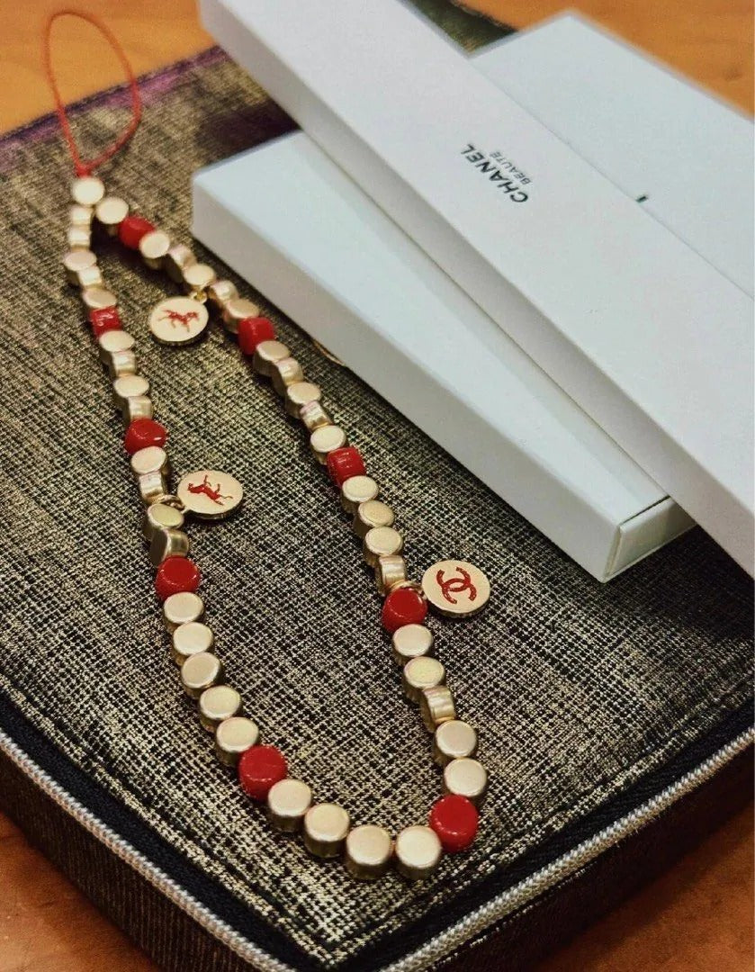 限量🌸💯Chanel Beauty 馬年紅金手機鏈手機繩吊飾 連專櫃紙袋 100%正品 | 預訂約5-6星期 娉婷貿易公司 Exquisite Beauty Trading Company