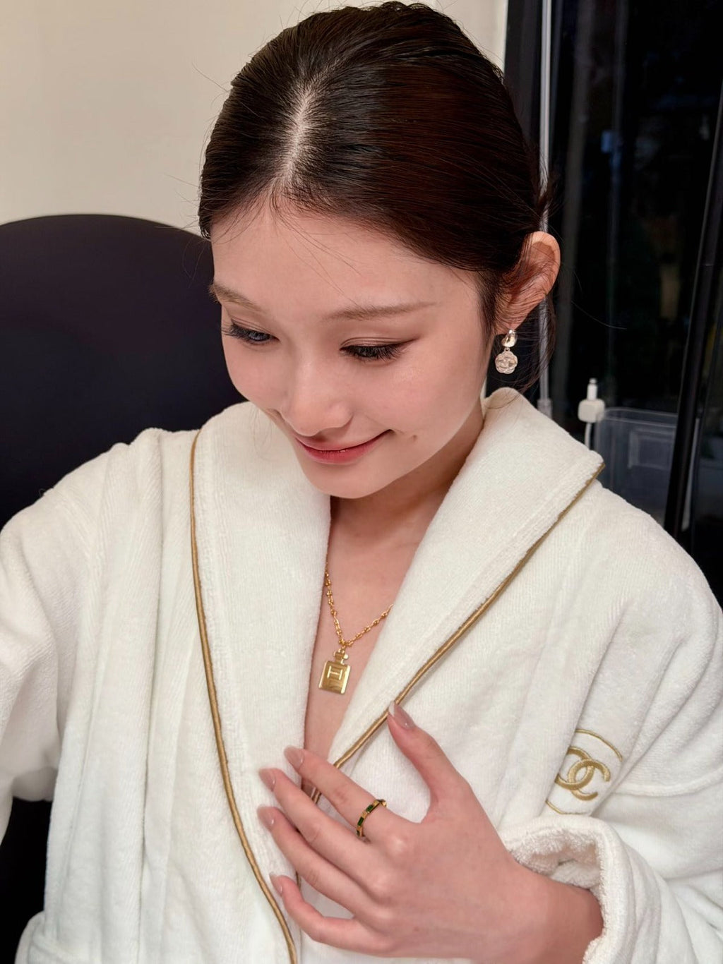 【24小時網站自助下單】🌸💯Chanel 專櫃贈品山茶花掛飾改裝耳環 100%正品改裝 | 預訂約4-6星期 娉婷貿易公司 Exquisite Beauty Trading Company
