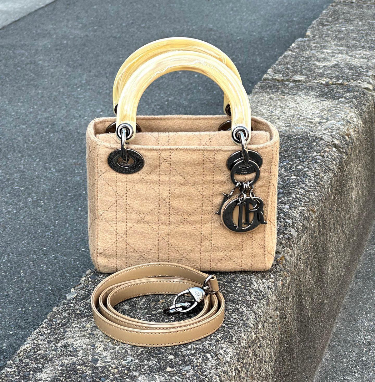 【24小時網站自助下單】🌸日本中古品代購 DIOR奶茶色羊絨*米色柄三格銀扣小戴妃 | 預訂約2-3星期 娉婷貿易公司 Exquisite Beauty Trading Company