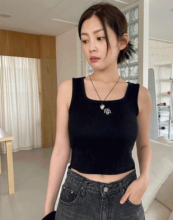 【24小時網站自助下單】現貨🌸🇰🇷MuahMuah Logo slim fit knit sleeveless | 落單後約3-5個工作天寄出 娉婷貿易公司 Exquisite Beauty Trading Company