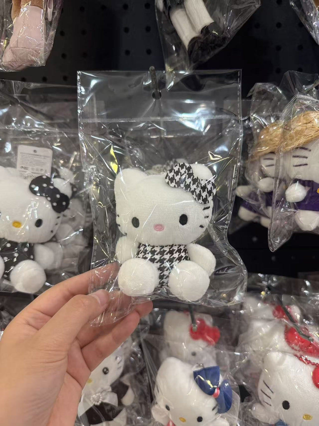 【24小時網站自助下單】🌸韓國代購 🇰🇷Hello Kitty 掛件 | 預訂約2-3星期(whatsapp send款式訂貨) 娉婷貿易公司 Exquisite Beauty Trading Company