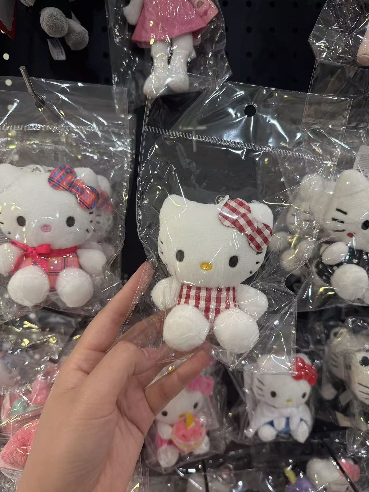 【24小時網站自助下單】🌸韓國代購 🇰🇷Hello Kitty 掛件 | 預訂約2-3星期(whatsapp send款式訂貨) 娉婷貿易公司 Exquisite Beauty Trading Company