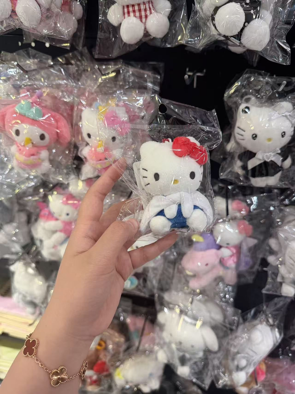 【24小時網站自助下單】🌸韓國代購 🇰🇷Hello Kitty 掛件 | 預訂約2-3星期(whatsapp send款式訂貨) 娉婷貿易公司 Exquisite Beauty Trading Company