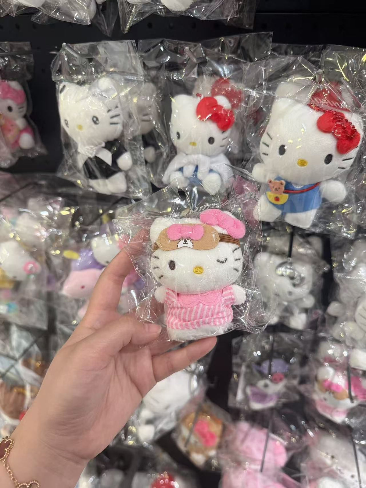 【24小時網站自助下單】🌸韓國代購 🇰🇷Hello Kitty 掛件 | 預訂約2-3星期(whatsapp send款式訂貨) 娉婷貿易公司 Exquisite Beauty Trading Company