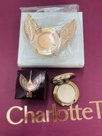 【24小時網站自助下單】❤️🔥數量有限，售完即止❤️🔥🌸❤️🔥快閃❤️🔥Charlotte Tilbury香港專櫃限定🎀天使翼手機支架+迷你定妝粉餅一號色0.8g (可替換) 沒有配粉撲的 | 預訂約1-2星期 娉婷貿易公司 Exquisite Beauty Trading Company