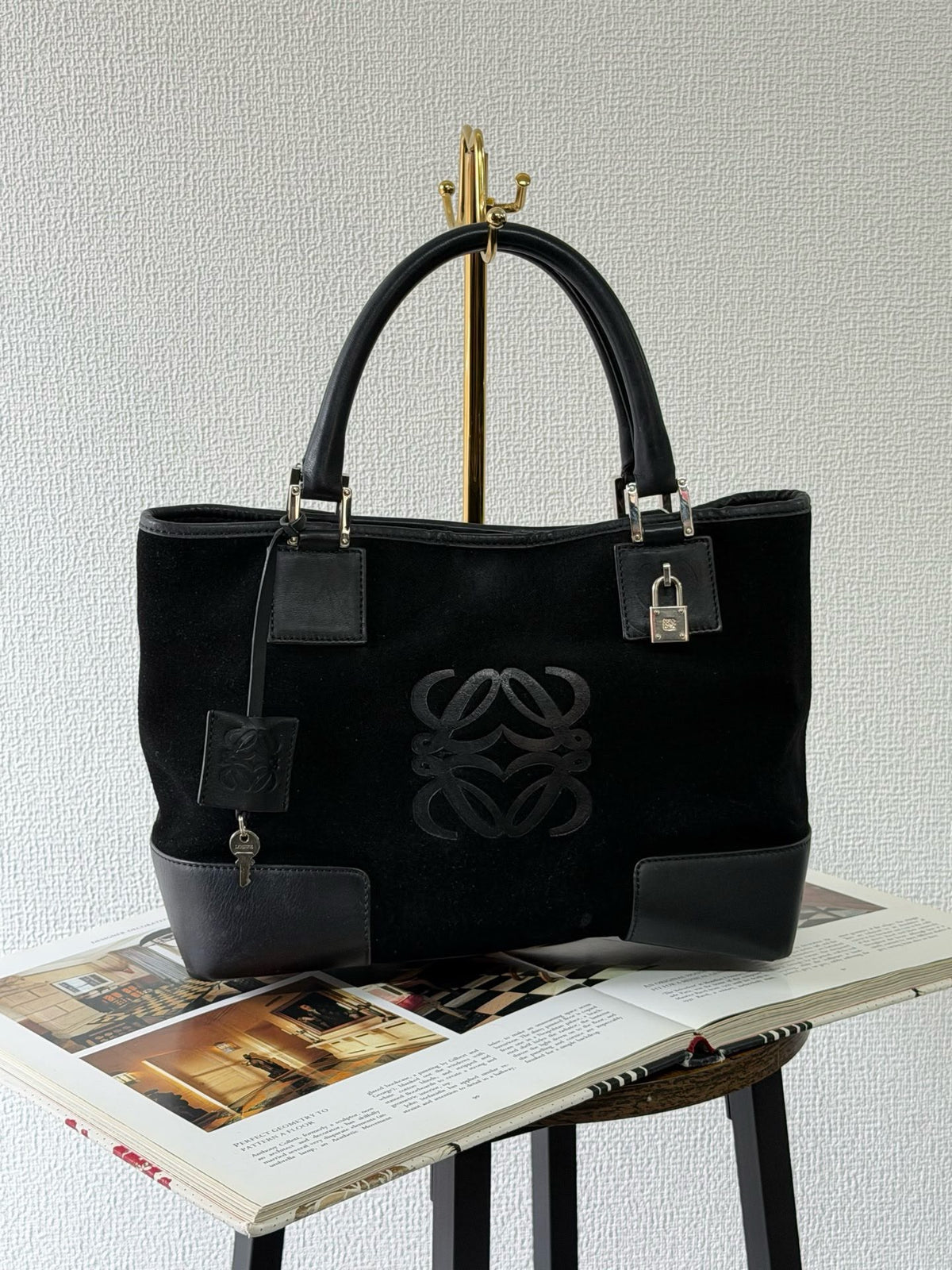 【24小時網站自助下單】🌸日本中古品代購 Loewe Amazona黑銀麂皮手提包 ➕鎖🔒1➕鑰匙🔑2 | 預訂約2-3星期 娉婷貿易公司 Exquisite Beauty Trading Company