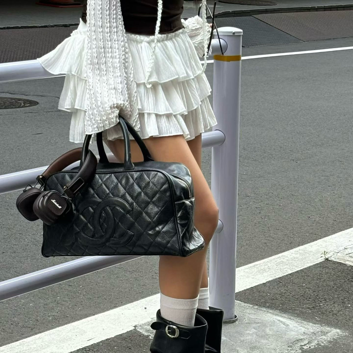 【24小時網站自助下單】🌸日本中古品代購 CHANEL 香奈兒黑金牛皮大logo手提保齡球大號 有標無卡8開 | 預訂約2-3星期 娉婷貿易公司 Exquisite Beauty Trading Company