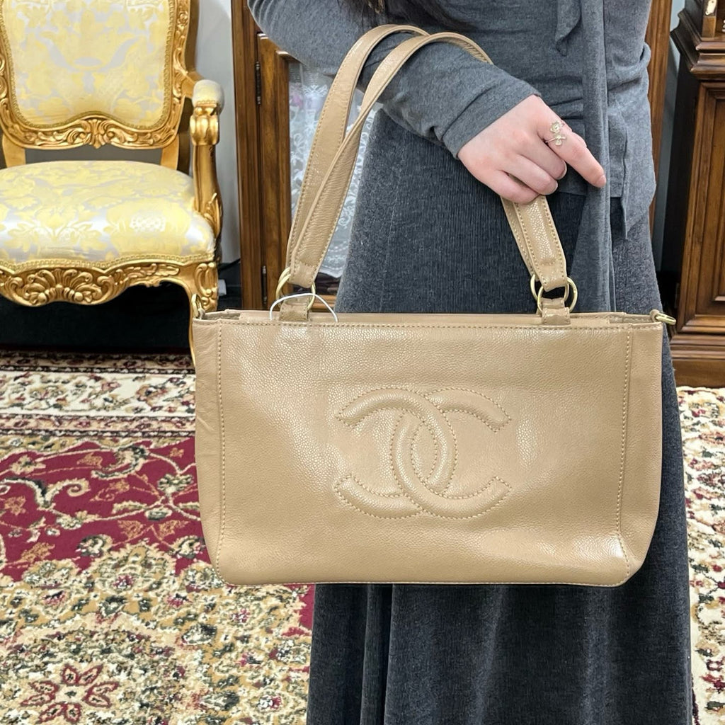 【24小時網站自助下單】🌸日本中古品代購 CHANEL 香奈兒奶茶色荔枝紋牛皮外縫大logo托特包 卡標齊10開 可自配肩帶 | 預訂約2-3星期 娉婷貿易公司 Exquisite Beauty Trading Company