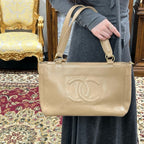 【24小時網站自助下單】🌸日本中古品代購 CHANEL 香奈兒奶茶色荔枝紋牛皮外縫大logo托特包 卡標齊10開 可自配肩帶 | 預訂約2-3星期 娉婷貿易公司 Exquisite Beauty Trading Company