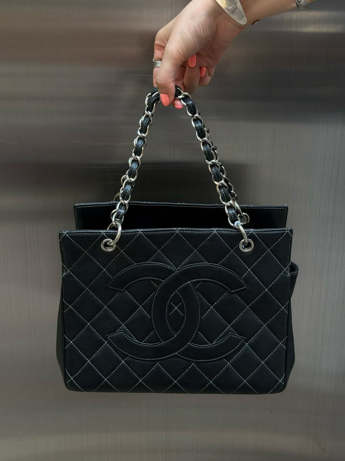 【24小時網站自助下單】🌸日本中古品代購 CHANEL 香奈兒黑銀羊皮外縫線菱格紋手提腋下托特包 | 預訂約2-3星期 娉婷貿易公司 Exquisite Beauty Trading Company