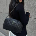 【24小時網站自助下單】🌸日本中古品代購 CHANEL 香奈兒黑銀魚子醬牛皮大logo拉鍊單肩包 卡標齊6開 | 預訂約2-3星期 娉婷貿易公司 Exquisite Beauty Trading Company