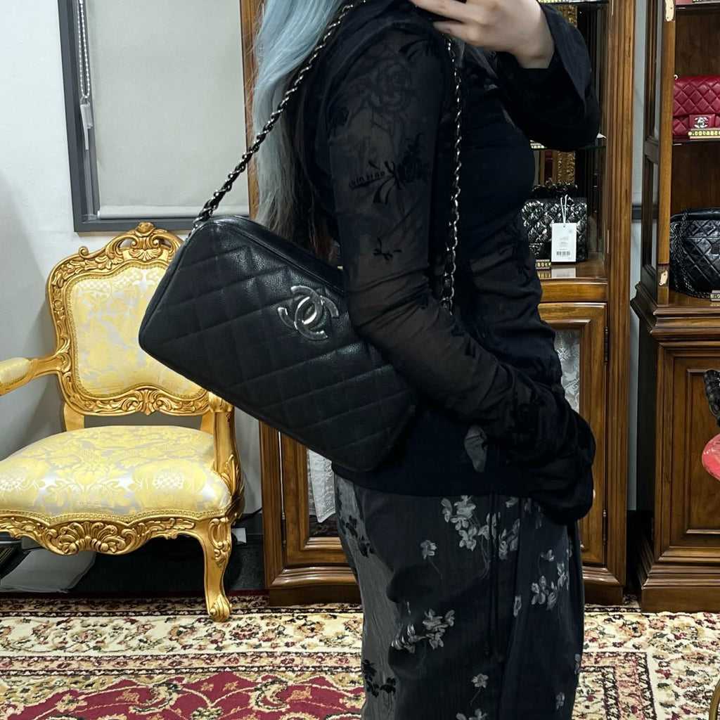 【24小時網站自助下單】🌸日本中古品代購 CHANEL 香奈兒黑銀魚子醬牛皮大logo拉鍊單肩包 卡標齊6開 | 預訂約2-3星期 娉婷貿易公司 Exquisite Beauty Trading Company