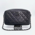 【24小時網站自助下單】🌸日本中古品代購 CHANEL 香奈兒黑銀魚子醬牛皮大logo拉鍊單肩包 卡標齊6開 | 預訂約2-3星期 娉婷貿易公司 Exquisite Beauty Trading Company