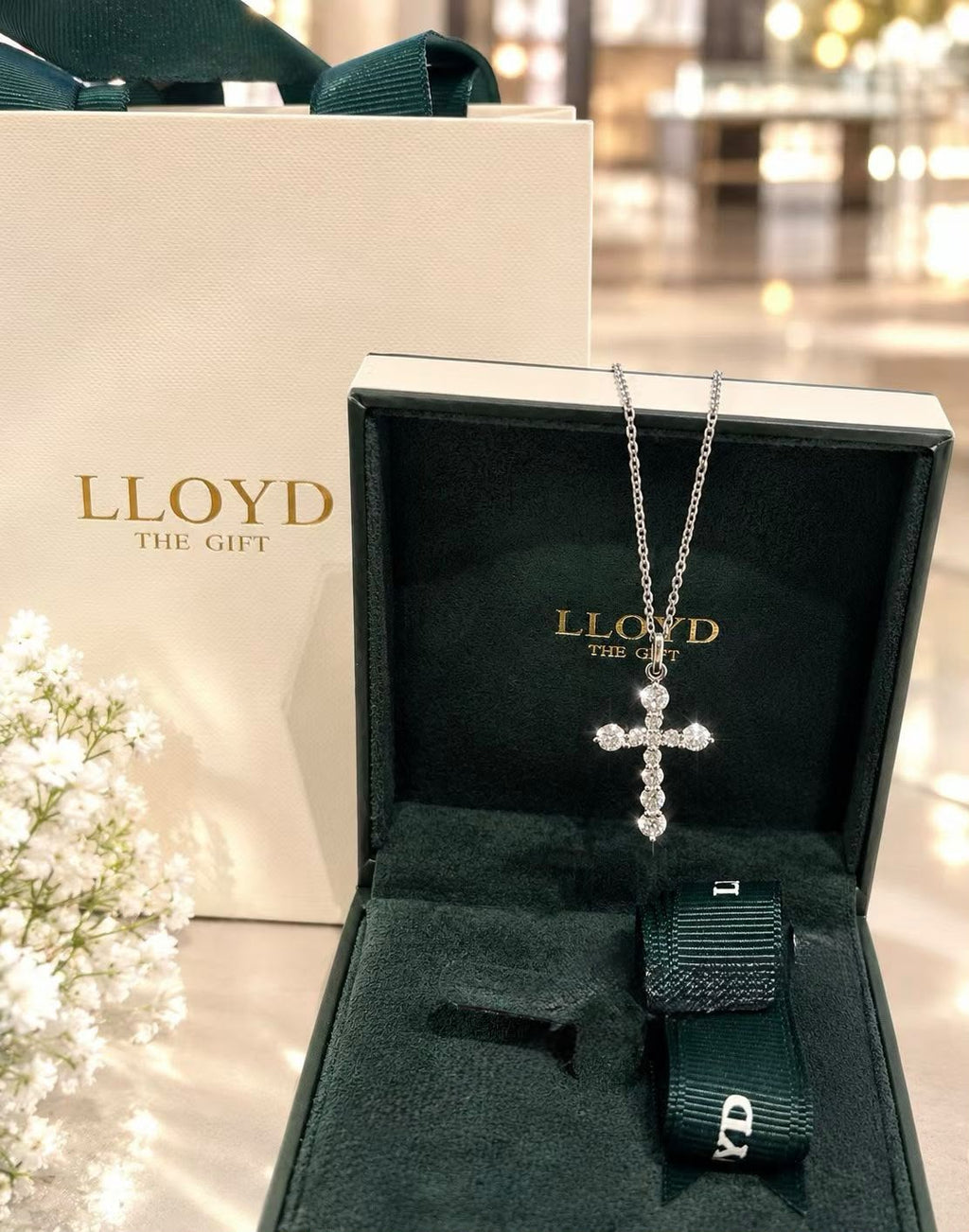 預訂 | 2026年11月10日截 💎超靚呀好閃呀💎 LLOYD免稅店店長推介近期爆單爆紅925純銀閃鑽十字架項鍊👍🏻 | 下單後 2-3 星期到