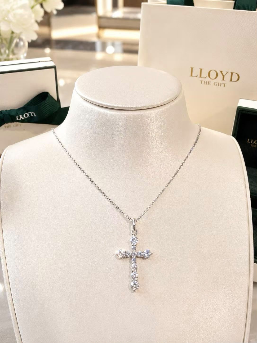 預訂 | 2026年11月10日截 💎超靚呀好閃呀💎 LLOYD免稅店店長推介近期爆單爆紅925純銀閃鑽十字架項鍊👍🏻 | 下單後 2-3 星期到