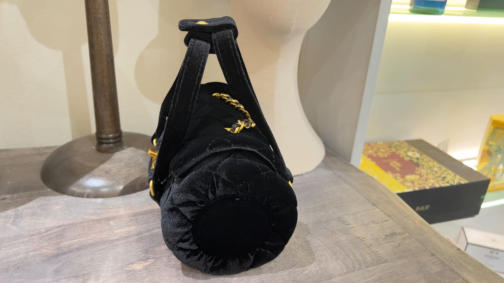 限量🌸CHANEL VIC年終超限定 黑金絲絨菱格圓筒保齡球包🌙💎 | 預訂約5-7星期 娉婷貿易公司 Exquisite Beauty Trading Company