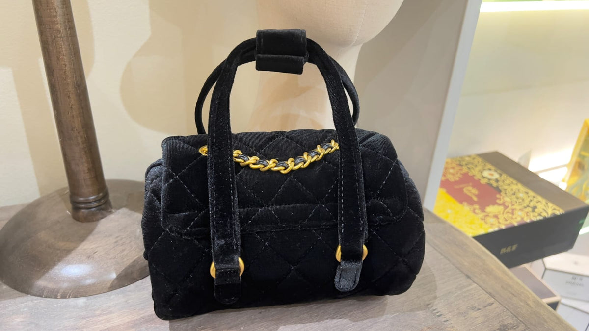 限量🌸CHANEL VIC年終超限定 黑金絲絨菱格圓筒保齡球包🌙💎 | 預訂約5-7星期 娉婷貿易公司 Exquisite Beauty Trading Company