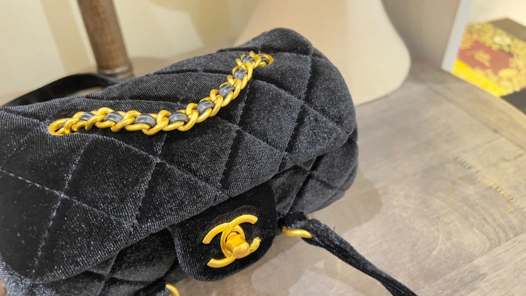 限量🌸CHANEL VIC年終超限定 黑金絲絨菱格圓筒保齡球包🌙💎 | 預訂約5-7星期 娉婷貿易公司 Exquisite Beauty Trading Company