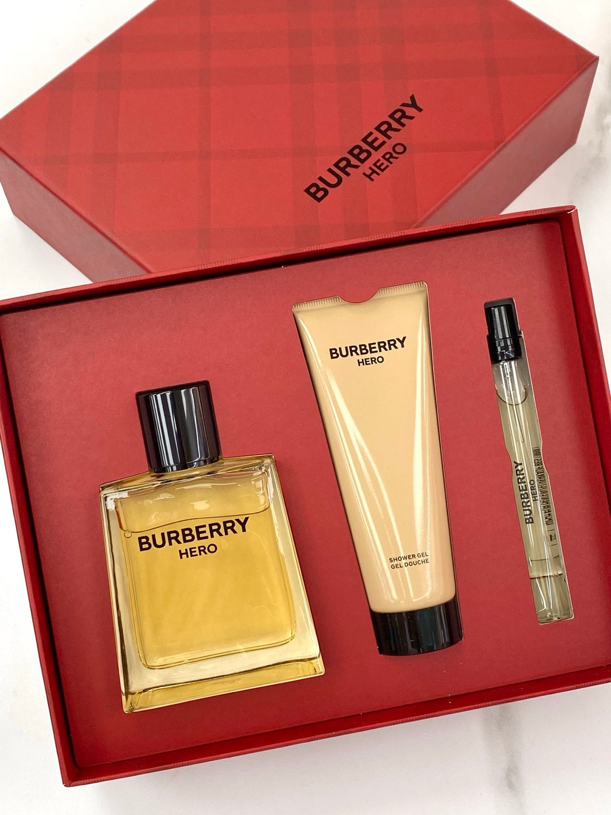 供應商現貨🌸免稅正品 Burberry hero Eau De Toilette gift set 巴寶莉駿勇之心男士淡香水3件套(淡香水10ml+100ml+沐浴露75ml) | 預訂 逢星期一，三返倉執貨 其後約3-5個工作天寄出 娉婷貿易公司 Exquisite Beauty Trading Company