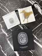 供應商現貨🌸免稅正品 Diptyque Perfumed Brooch -蒂普提克小鳥造型香氛胸針 | 預訂 逢星期一、三返倉執貨 其後約3-5個工作天寄出 娉婷貿易公司 Exquisite Beauty Trading Company