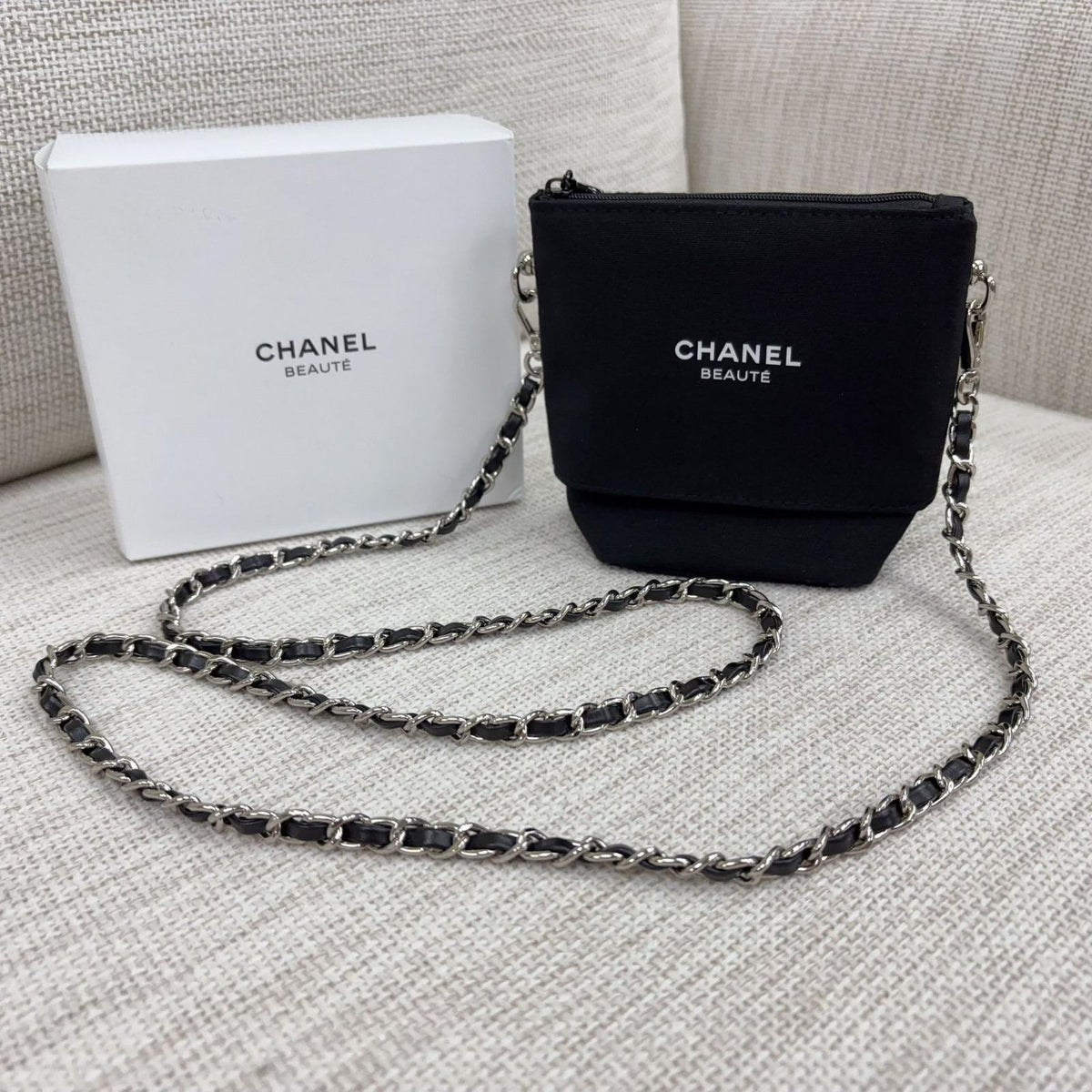 供應商現貨 只有30個🌸🔥🔥極難返貨🌟🌟CHANEL Beauté最新款申縮化妝袋（包安裝連120cm鏈） | 預訂 逢星期一，三返倉執貨 其後約3-5個工作天寄出 娉婷貿易公司 Exquisite Beauty Trading Company
