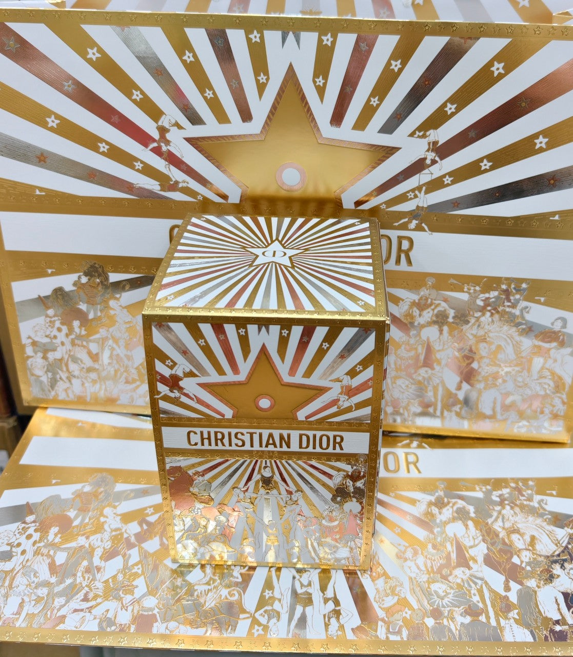 供應商現貨 只有10個🌸Dior專櫃2025水晶球配紙袋 | 預訂 逢星期一，三返倉執貨 其後約3-5個工作天寄出 娉婷貿易公司 Exquisite Beauty Trading Company