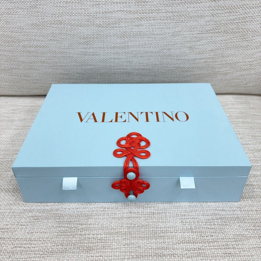 【24小時網站自助下單】供應商現貨🌸數量只有10套‼️‼️全球限量800套‼️🩵Valentino Beauty好運天藍色麻雀🩵100%正貨 | 預訂 逢星期一，三返倉執貨 其後約3-5個工作天寄出 娉婷貿易公司 Exquisite Beauty Trading Company