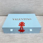 【24小時網站自助下單】供應商現貨🌸數量只有10套‼️‼️全球限量800套‼️🩵Valentino Beauty好運天藍色麻雀🩵100%正貨 | 預訂 逢星期一，三返倉執貨 其後約3-5個工作天寄出 娉婷貿易公司 Exquisite Beauty Trading Company